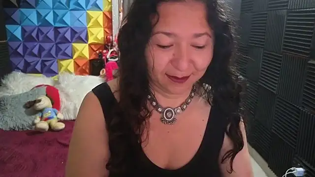 katifoxx online show from November 18, 2025, 4:10 pm