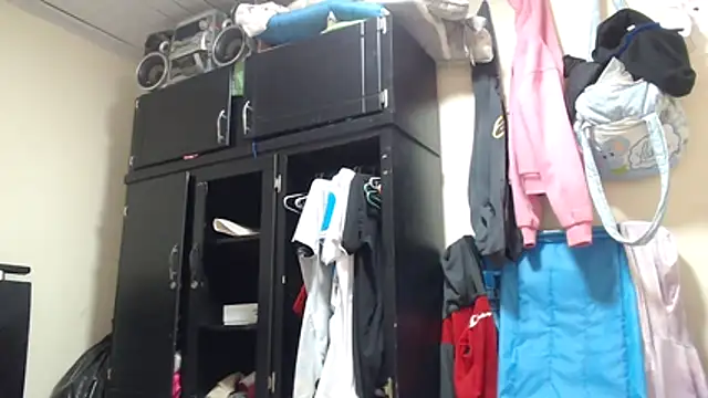 adrixxx38 online show from April 9, 2026, 6:47 pm