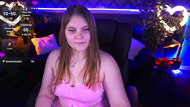 Snapshot of VinnaSky chatting on March 2, 2025, 12:47 pm VinnaSky online show from March 2, 2025, 12:47 pm