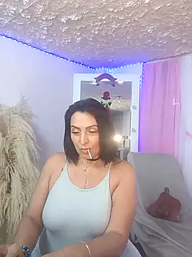 zullyxhot online show from November 25, 2025, 9:37 pm