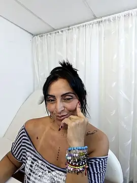 zullyxhot online show from April 25, 2026, 10:40 pm