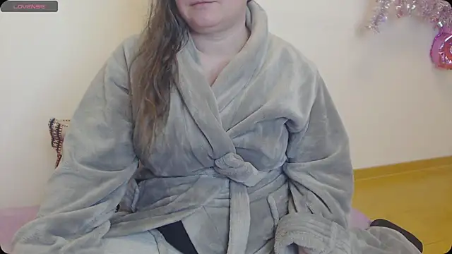 Snapshot of Lady_Adrianna chatting on February 28, 2025, 9:44 pm Lady Adrianna online show from February 28, 2025, 9:44 pm