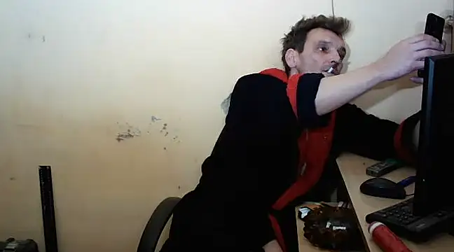 Snapshot of dundyFocus chatting on December 31, 2024, 1:30 pm dundyFocus online show from December 31, 2024, 1:30 pm