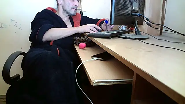 Snapshot of dundyFocus chatting on October 17, 2025, 1:13 pm dundyFocus online show from October 17, 2025, 1:13 pm