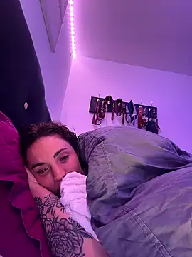 Clara-xoxo online show from January 9, 2026, 11:00 pm