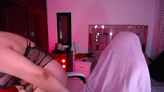 salomecastro  online show from February 13, 2026, 1:05 am