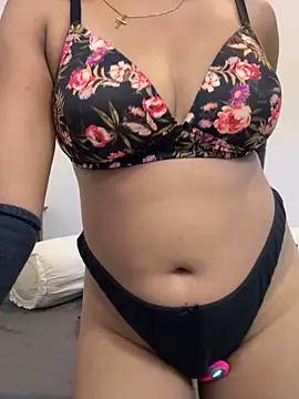 Snapshot of angelwavy chatting on September 28, 2025, 1:07 pm angelwavy online show from September 28, 2025, 1:07 pm