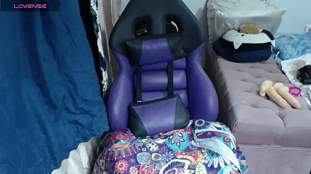 cristin doll  online show from February 12, 2026, 10:31 pm