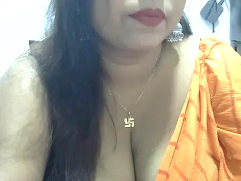 Snapshot of ROSEE_MERRYYYY chatting on February 3, 2026, 11:37 am ROSEE MERRYYYY online show from February 3, 2026, 11:37 am