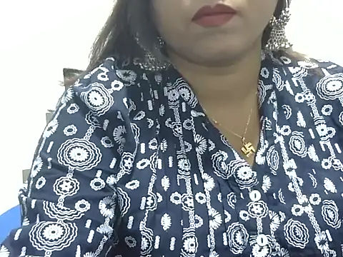 Snapshot of ROSEE_MERRYYYY chatting on December 22, 2025, 1:11 pm ROSEE MERRYYYY online show from December 22, 2025, 1:11 pm