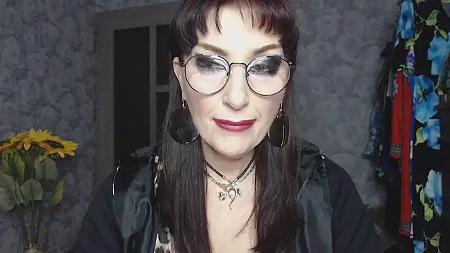 Aziza1 online show from April 18, 2026, 7:58 pm