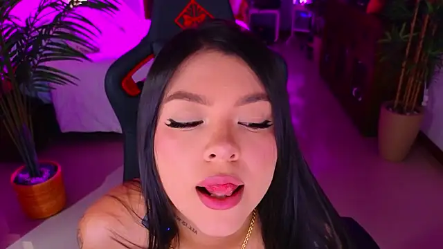 ambarEvans online show from March 23, 2026, 12:55 am