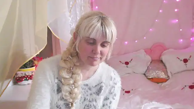 SunnySylvia online show from March 22, 2026, 4:41 pm