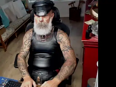 Snapshot of njdbear chatting on May 12, 2026, 7:42 pm njdbear online show from May 12, 2026, 7:42 pm