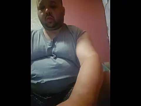 Snapshot of Strongbutgentle36 chatting on May 25, 2026, 6:01 am Strongbutgentle36 online show from May 25, 2026, 6:01 am
