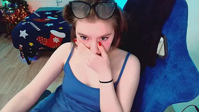 Snapshot of CranberryHot chatting on February 13, 2026, 11:27 pm CranberryHot online show from February 13, 2026, 11:27 pm