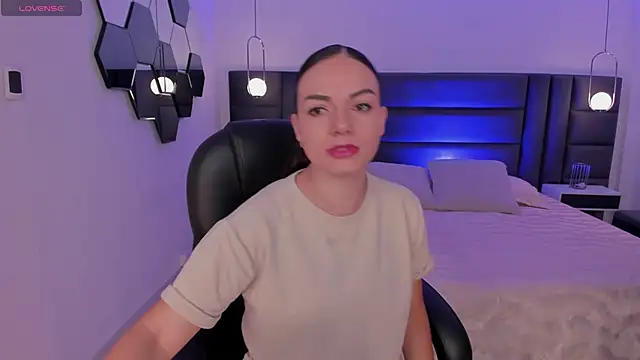 MorganHicks online show from November 14, 2025, 7:28 pm