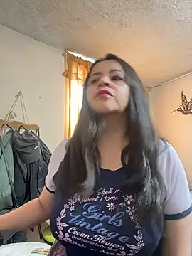 latinfemale online show from April 15, 2026, 8:20 pm