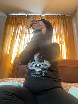 latinfemale online show from April 14, 2026, 3:17 pm