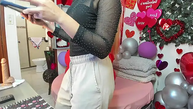 Snapshot of DestinyHills chatting on February 28, 2026, 12:27 pm DestinyHills online show from February 28, 2026, 12:27 pm