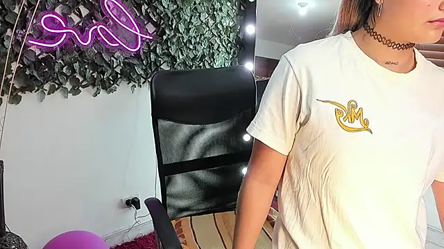 DestinyHills online show from September 18, 2025, 12:08 pm