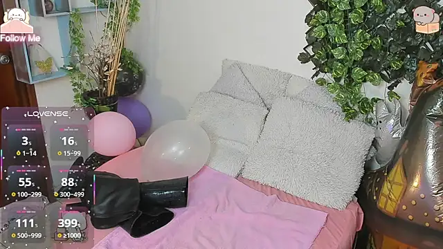 Snapshot of DestinyHills chatting on February 12, 2026, 1:55 pm DestinyHills online show from February 12, 2026, 1:55 pm