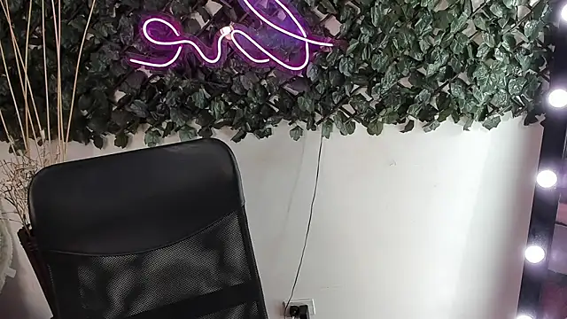 DestinyHills online show from September 27, 2025, 12:22 pm