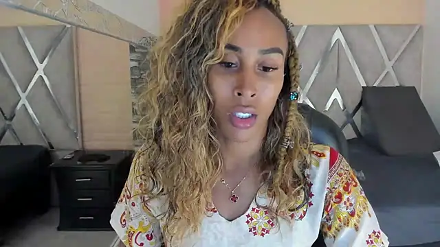 Snapshot of CarameloCeron chatting on February 19, 2025, 6:10 pm CarameloCeron online show from February 19, 2025, 6:10 pm