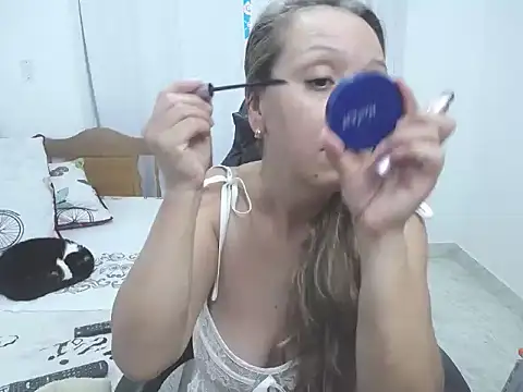 yeslluisa online show from October 10, 2025, 9:59 pm