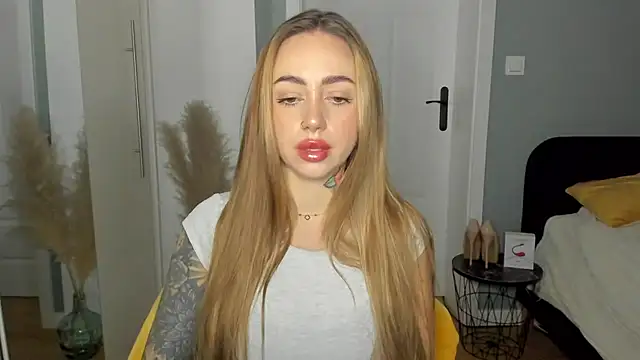 sexyCoralie online show from April 2, 2026, 7:04 am