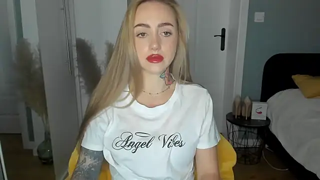 Snapshot of sexyCoralie chatting on May 5, 2026, 6:49 am sexyCoralie online show from May 5, 2026, 6:49 am