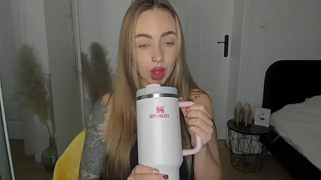 sexyCoralie online show from March 18, 2026, 2:41 pm