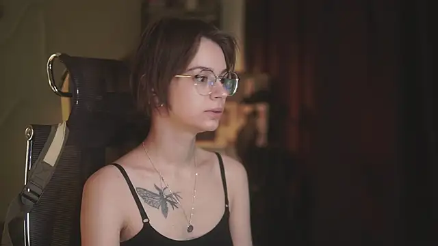 alyssa sweet online show from April 3, 2026, 2:51 am