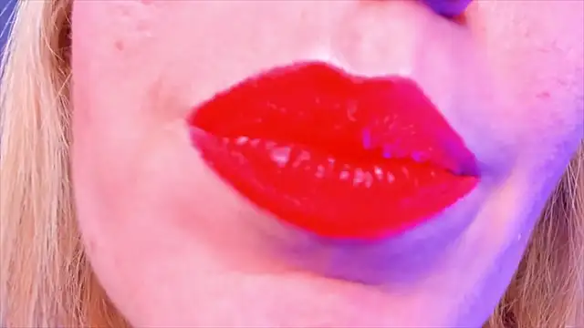 Snapshot of HotTiffani chatting on February 4, 2026, 9:15 am HotTiffani online show from February 4, 2026, 9:15 am