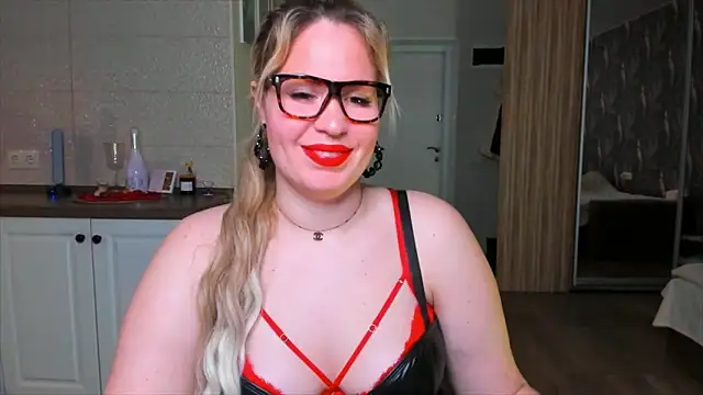 Snapshot of HotTiffani chatting on February 26, 2026, 8:03 am HotTiffani online show from February 26, 2026, 8:03 am