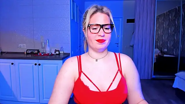 Snapshot of HotTiffani chatting on January 15, 2026, 9:45 am HotTiffani online show from January 15, 2026, 9:45 am