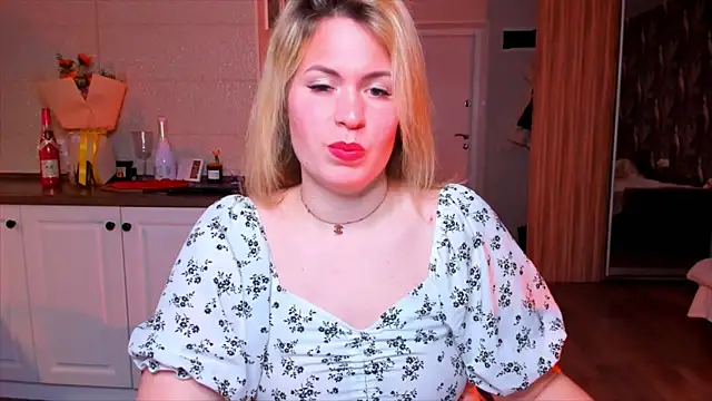 Snapshot of HotTiffani chatting on February 24, 2026, 1:01 pm HotTiffani online show from February 24, 2026, 1:01 pm