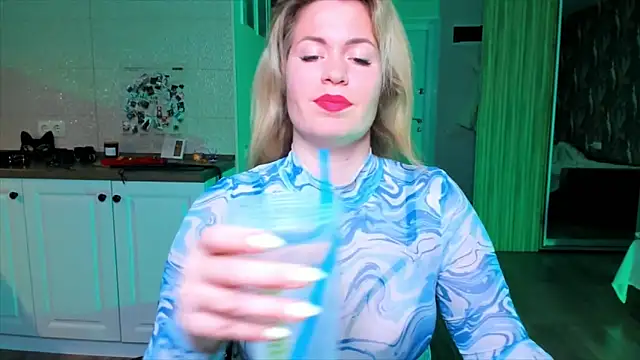 Snapshot of HotTiffani chatting on March 2, 2026, 3:08 pm HotTiffani online show from March 2, 2026, 3:08 pm