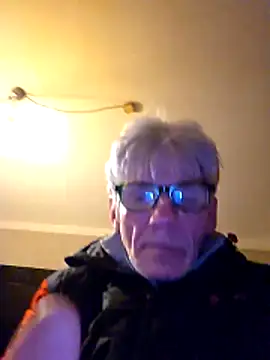 Snapshot of InMeinenMund chatting on December 3, 2025, 4:50 pm InMeinenMund online show from December 3, 2025, 4:50 pm