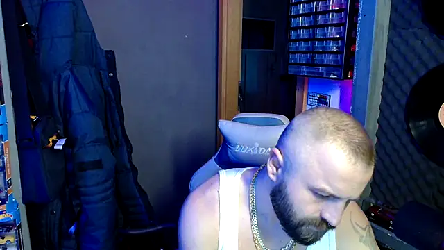 maik808888 online show from March 3, 2026, 2:35 pm