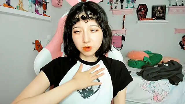 cherrycute online show from December 20, 2025, 7:44 am