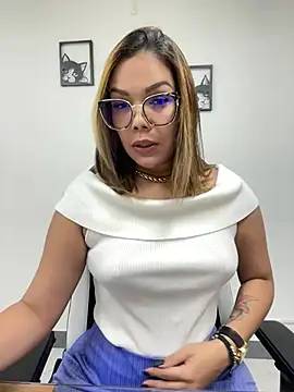 KellyBrooklyn  online show from March 22, 2025, 12:46 pm