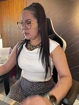 KellyBrooklyn  online show from April 13, 2026, 3:27 pm