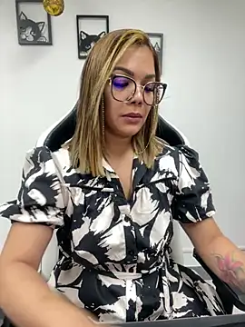 KellyBrooklyn  online show from December 12, 2024, 12:12 pm