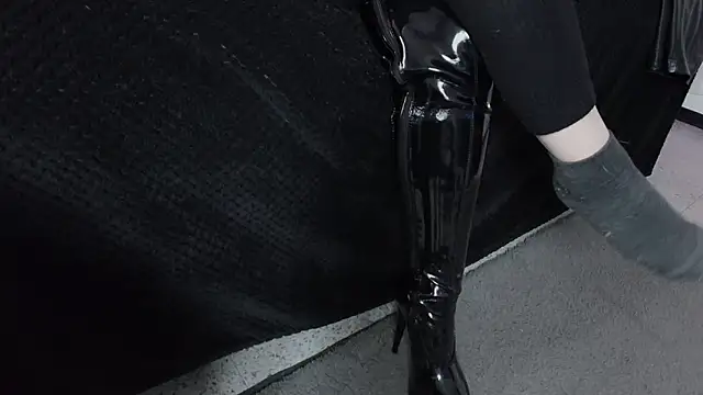  Jade 16 online show from November 10, 2025, 11:48 am