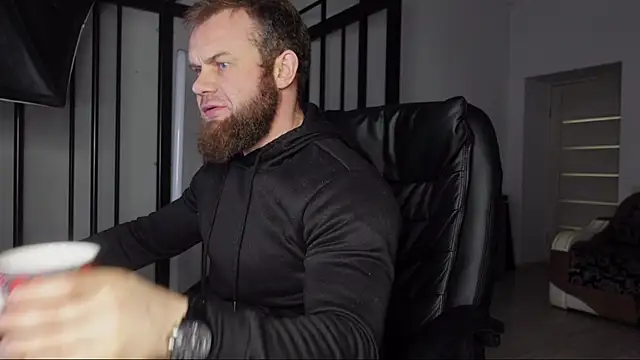 Snapshot of Tommy_Burnz chatting on March 5, 2025, 4:13 pm Tommy Burnz online show from March 5, 2025, 4:13 pm