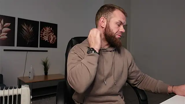 Snapshot of Tommy_Burnz chatting on December 4, 2025, 8:02 am Tommy Burnz online show from December 4, 2025, 8:02 am