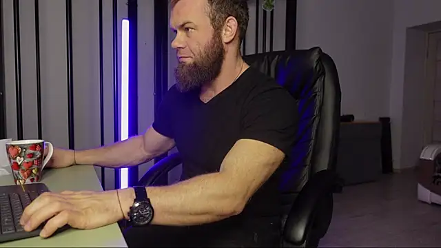 Snapshot of Tommy_Burnz chatting on February 13, 2025, 2:45 am Tommy Burnz online show from February 13, 2025, 2:45 am