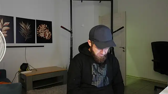 Snapshot of Tommy_Burnz chatting on November 19, 2025, 6:46 am Tommy Burnz online show from November 19, 2025, 6:46 am