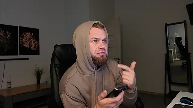 Snapshot of Tommy_Burnz chatting on December 20, 2025, 8:17 am Tommy Burnz online show from December 20, 2025, 8:17 am